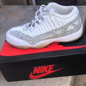 Jordan 11 low “colbolt”